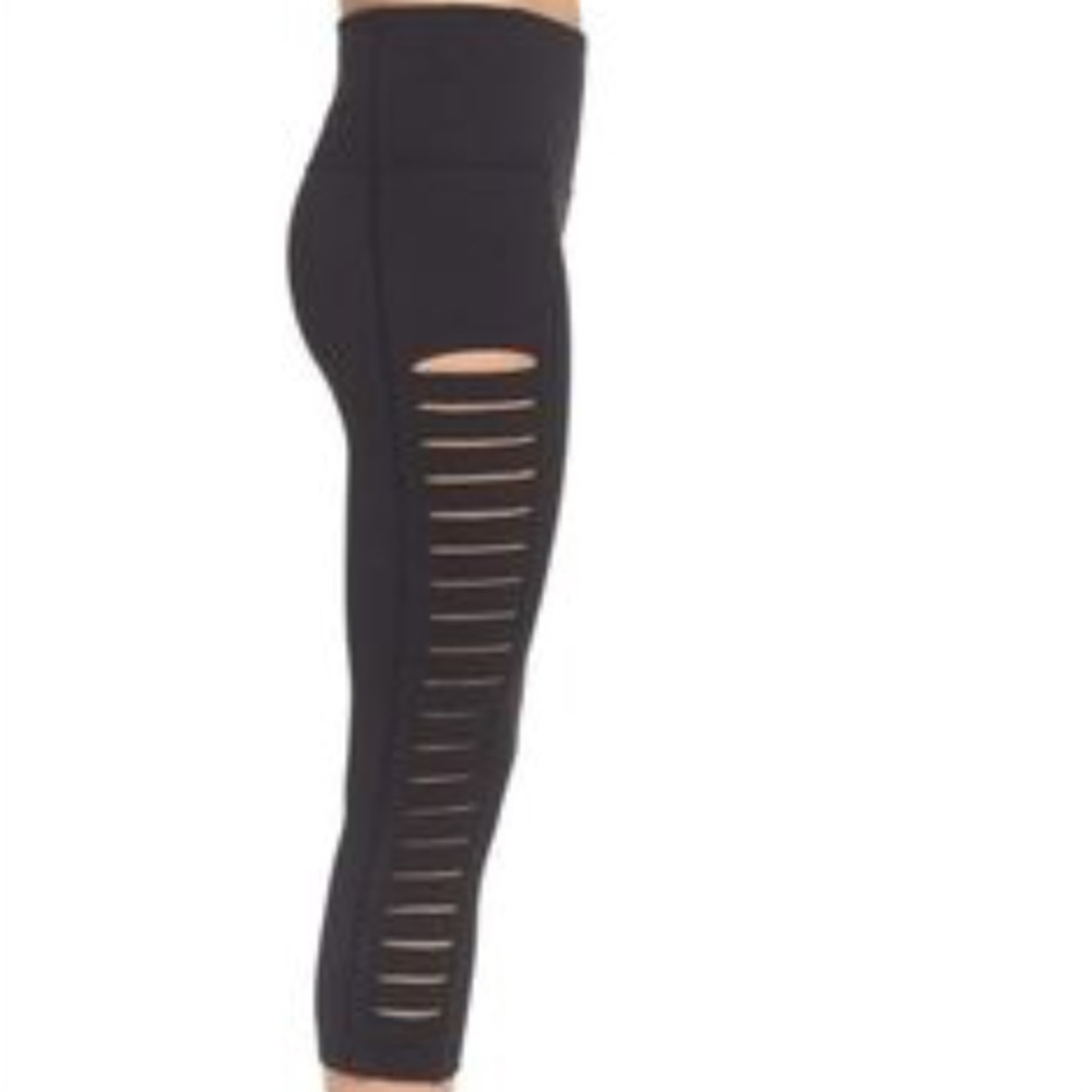 Zella Ripped Capri Size Small